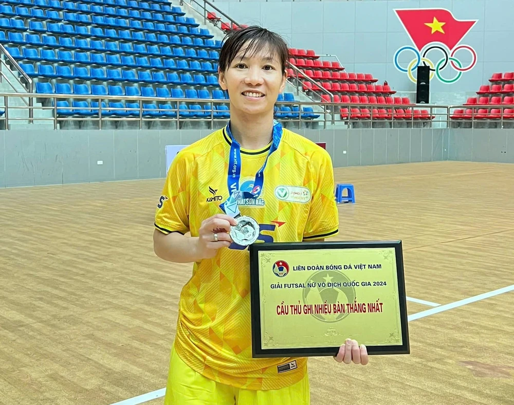 Cựu binh Trần Thị Thùy Trang đoạt danh hiệu Vua phá lưới Giải futsal nữ VĐQG 2024. 