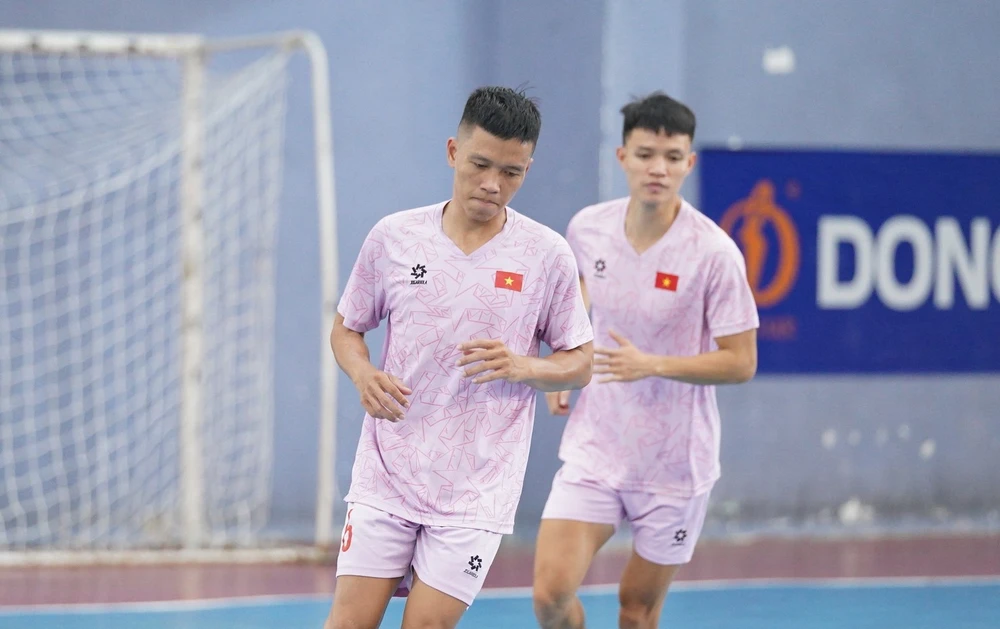 Đội trưởng Phạm Đức Hòa cùng các tuyển thủ futsal Việt Nam tích cực chuẩn bị cho Giải futsal Đông Nam Á 2024.